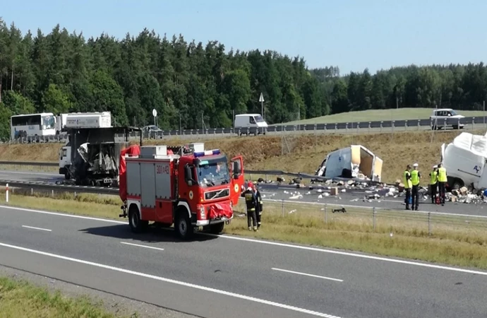 {Pięć samochodów zderzyło się na drodze S7 przy zjeździe na Grunwald. Zginęła jedna osoba.}