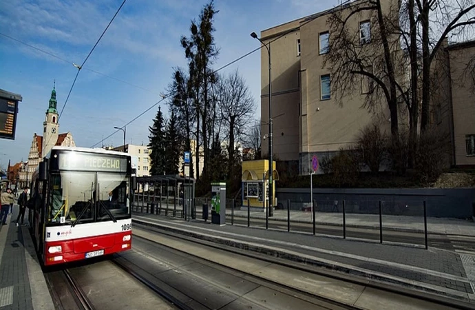 Firma KDD przestała realizować usługi komunikacyjne w Olsztynie. Miasto zerwało z nią umowę.